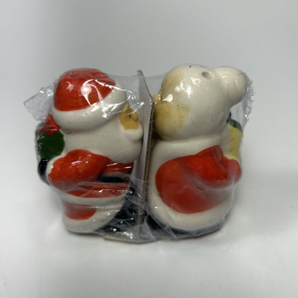 Vintage Mr. & Mrs Santa Claus Salt & Pepper Shakers Kissing Cute Sealed